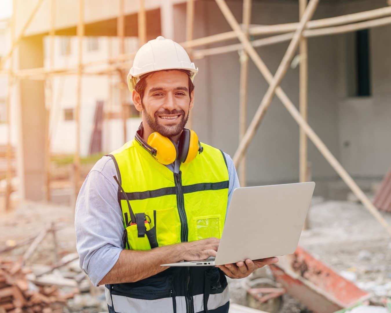 solutions.solutions.solutionPages.contractorAdvantage.heroImageAlt